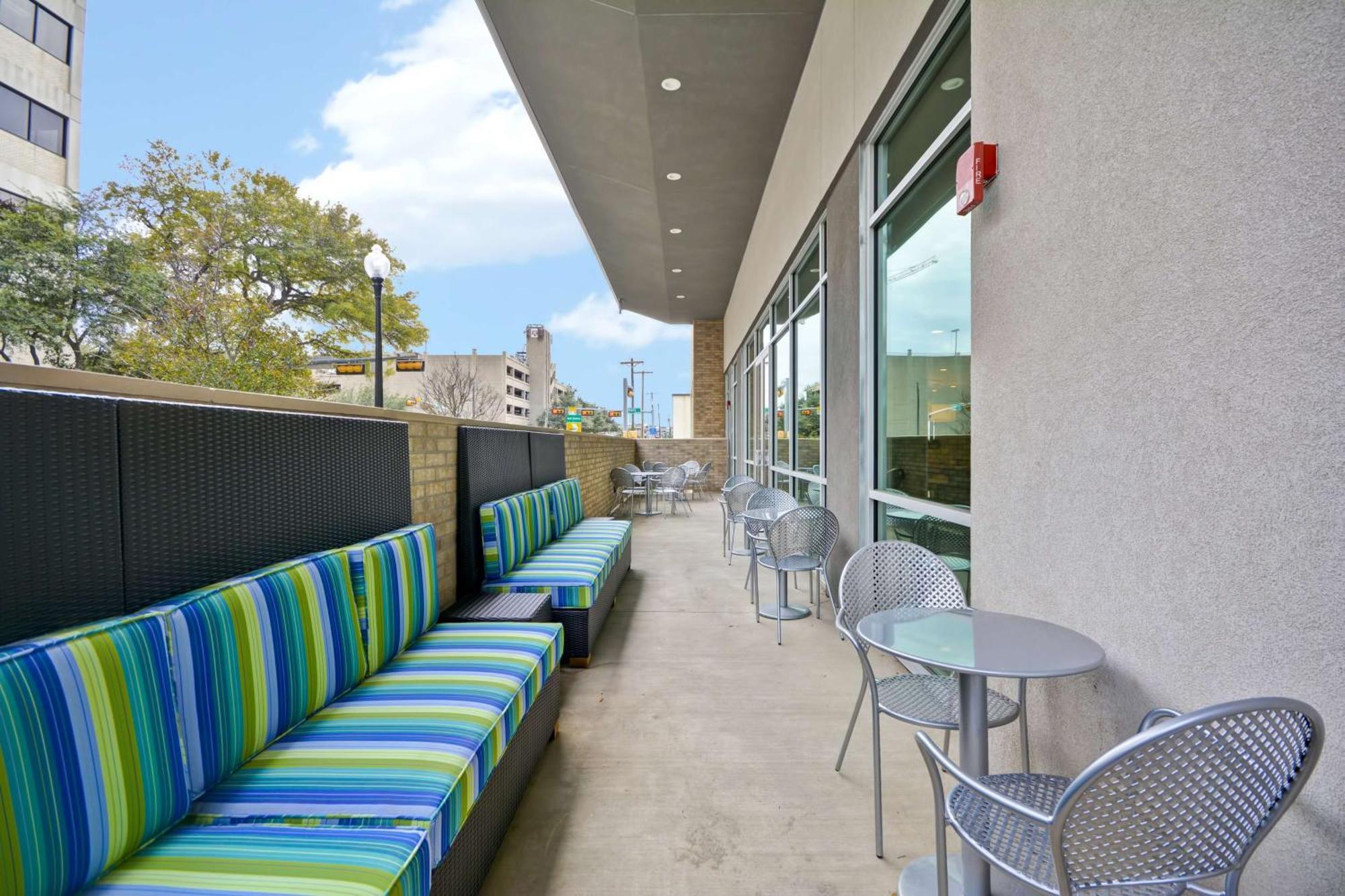 Home2 Suites By Hilton Dallas Downtown At Baylor Scott & White Exterior photo